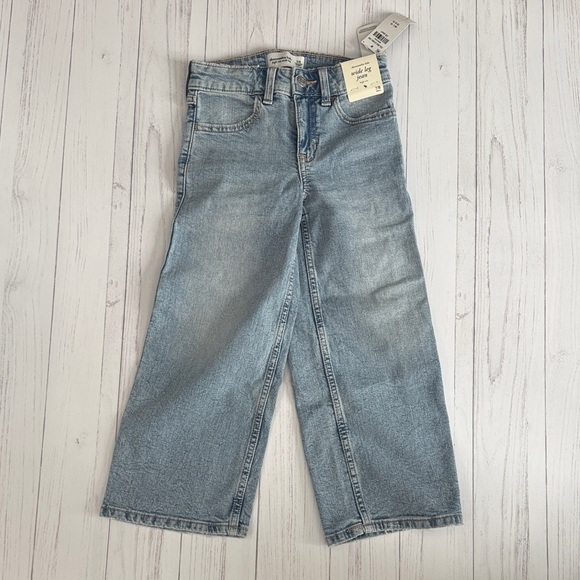 abercrombie kids Other - NWT kids Light Blue Jeans